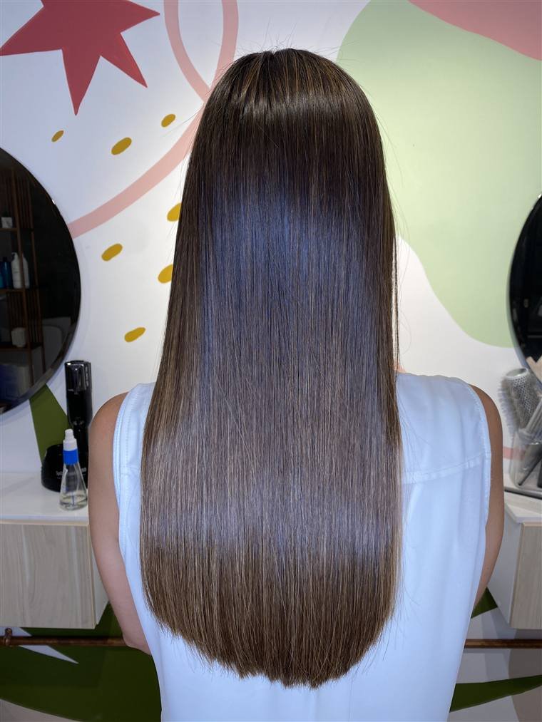 Cabello castaño liso con brillo intenso: resultado en The Beauty Bar